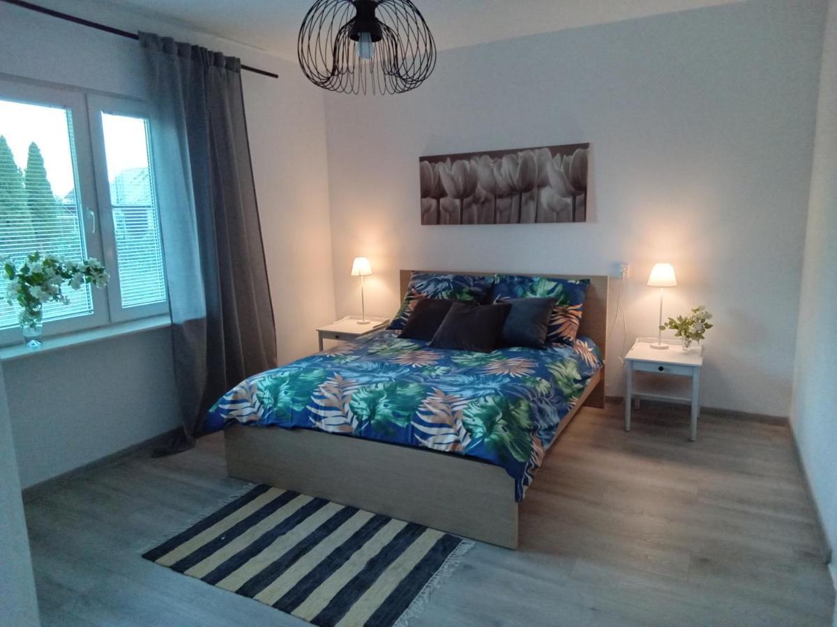 Domek U Kazi Sadowne Buitenkant foto